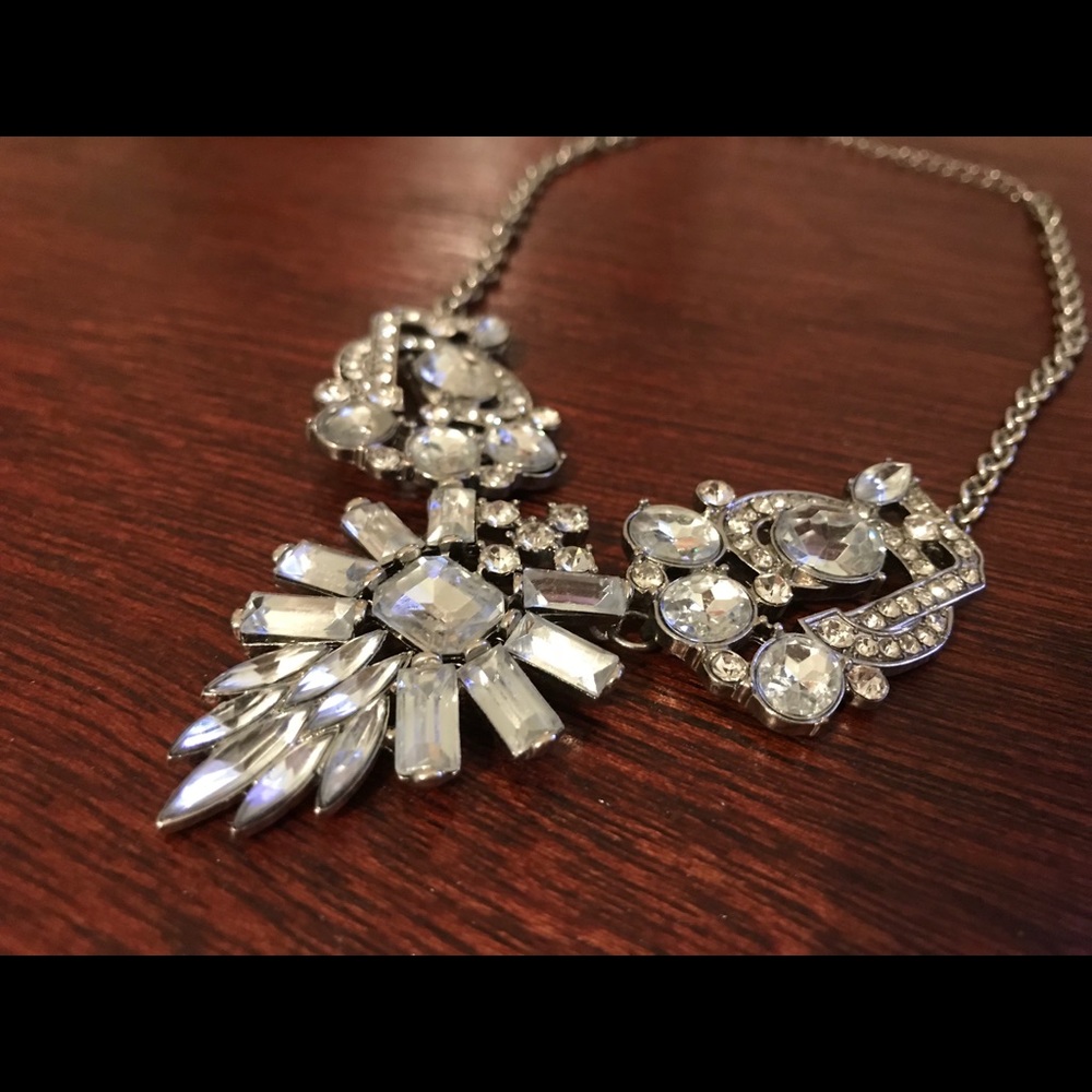 🎉FREE W/ 3+ BUNDLE🎉 Silver Statement Necklace